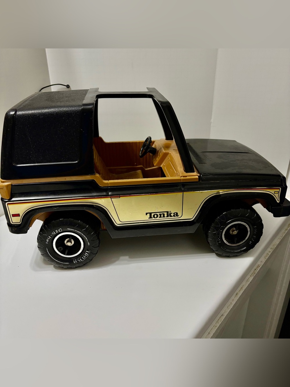 Tonka Die-Cast Off-Road Jeep in Black and Gold